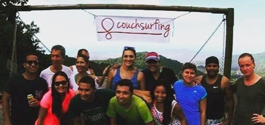 Image Couchsurfing Customers.